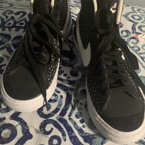 Nike - Picture 4 of 4